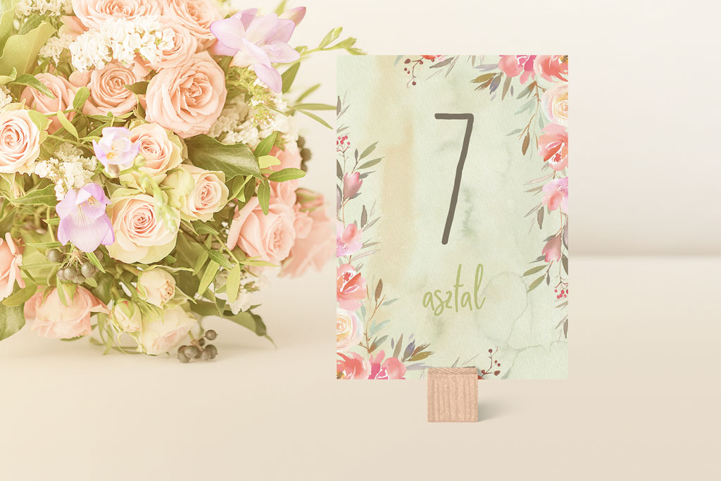 Tavaszi pasztel virágos asztalszámozó: képkeretbe vagy tartóba helyezhető, egylapos, bármilyen egyedi méretben, aranyozással is kérhető.
