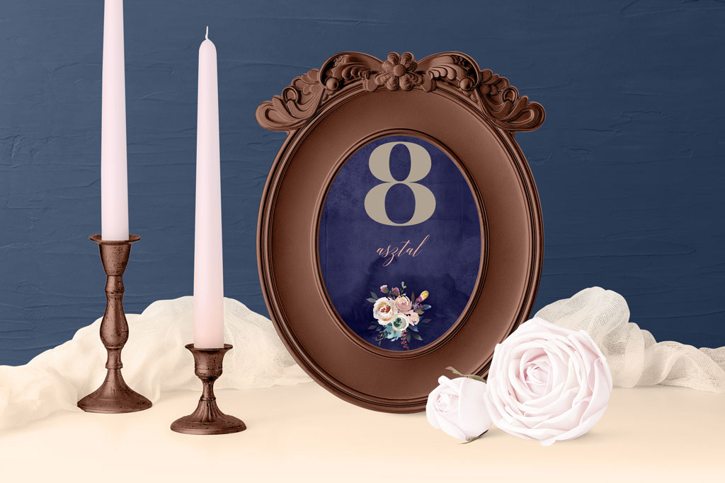 Rózsa virágos navy blue asztalszámozó: képkeretbe vagy tartóba helyezhető, egylapos, bármilyen egyedi méretben, aranyozással is kérhető.
