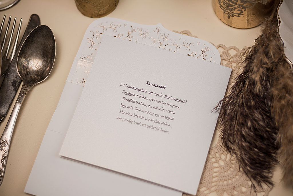 Esküvői meghívó névaranyozással a Golden Blossoms béléses borítékjaival, rosegold, ezüst vagy fehér fóliával, 4 vagy 6 oldalas kivitelben
