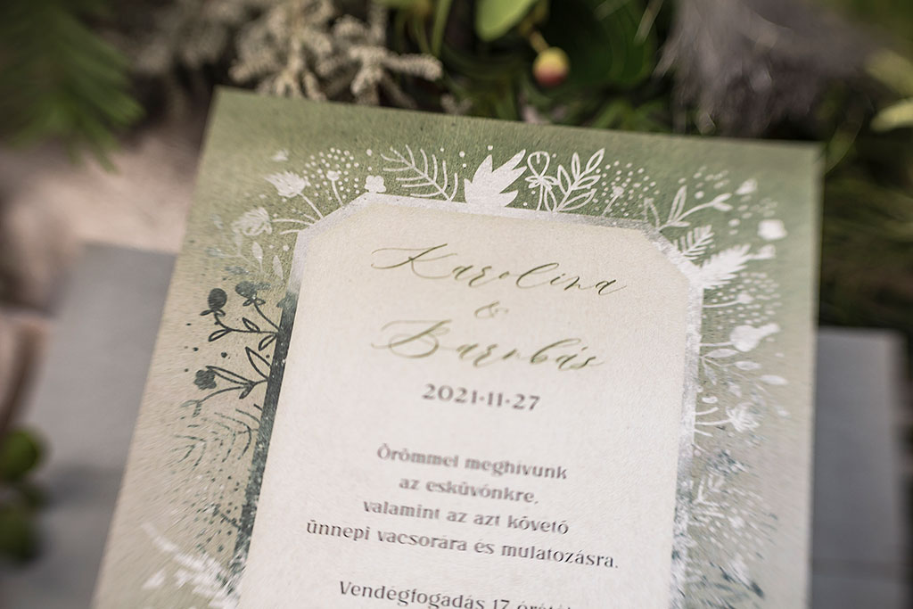 Fagyott mező esküvői meghívó - watercolor háttér tusrajzos virágos grafika, egylapos-egyoldalas, két színváltozatban, gyöngyházfényű papíron