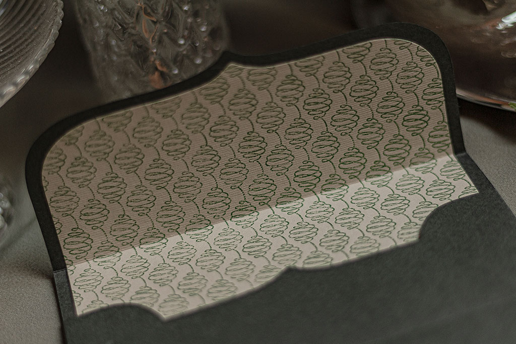 Fenyőzöld boríték drapp béléssel 120 gr fenyőzöld boríték + drapp letterpress bélés zöld színnel, raktárkészletről kedvező áron