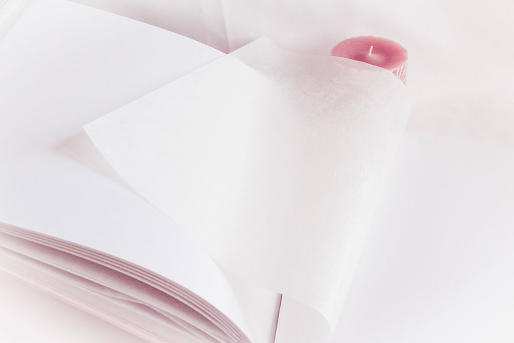 Gyűrű-grafikás rózsaszín fotóalbum egyedi keménytábla borítóval gerincvászonnal, lapokat elválasztó pókpapírral, három méretben, választható oldalszámmal