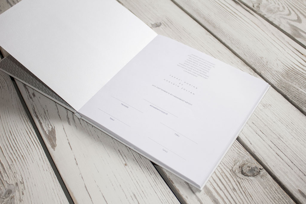 Esküvői emlékkönyv kézzel készítve keménytáblás egyedi borító, színes vagy nyomtatott előzék, többféle méret és terjedelem, egyedi opciókkal