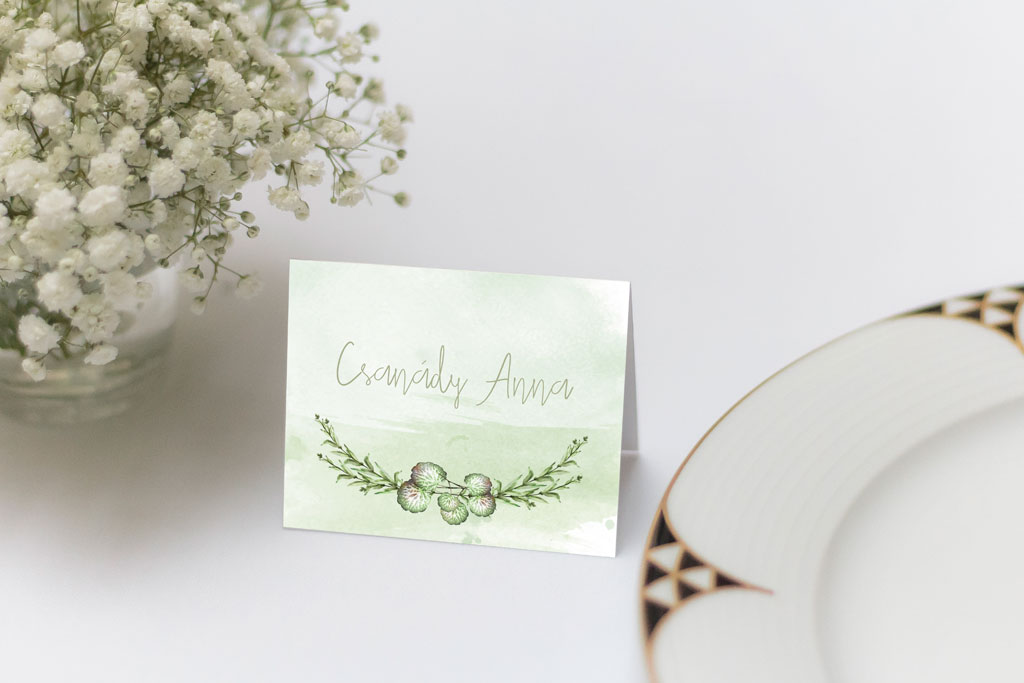 hajtott ültetőkártya kertinövényes-greenery grafikával – bármilyen esküvői dekorációhoz sokféle papíron akár aranyozva is, gyors átfutással, kedvező áron
