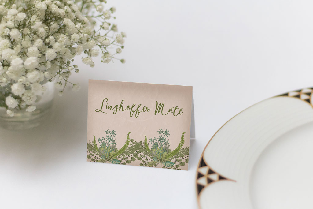 hajtott ültetőkártya páfrányos-greenery grafikával – bármilyen esküvői dekorációhoz sokféle papíron akár aranyozva is, gyors átfutással, kedvező áron