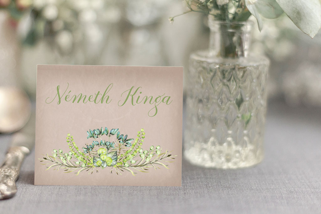 hajtott ültetőkártya vizinövényes-greenery grafikával – bármilyen esküvői dekorációhoz sokféle papíron akár aranyozva is, gyors átfutással, kedvező áron