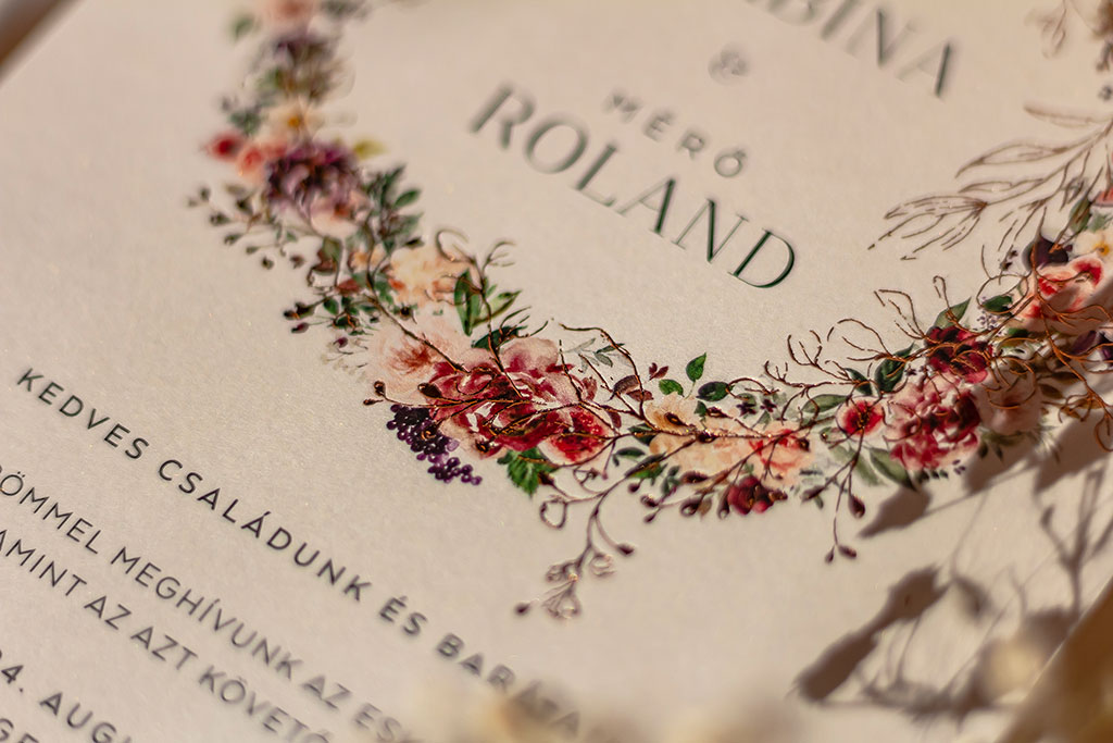 őszi meghívó rosegold fólianyomással aranyosan csillogó gyöngyházfényű, ekrü színű papíron, egy oldalas nyomtatással, számos egyedi rendelési opcióval