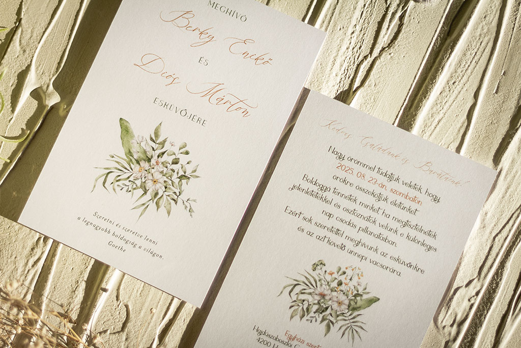 fehér virágos esküvői meghívó hatféle választható formátumban, 2, 3 és 4 oldalas változatokban, fehér, krém vagy kraft papírra nyomtatva, kedvező áron