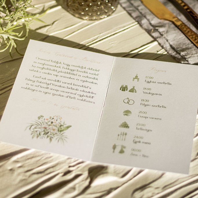 tavaszi virágos esküvői meghívó hatféle választható formátumban, 2, 3 és 4 oldalas változatokban, fehér, krém vagy kraft papírra nyomtatva, kedvező áron