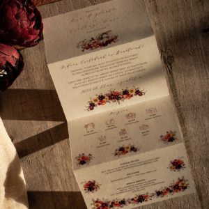 őszi-tökös esküvői meghívó hatféle választható formátumban, 2, 3 és 4 oldalas változatokban, fehér, krém vagy kraft papírra nyomtatva, kedvező áron