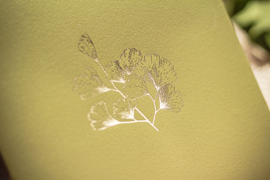 aranyozott-greenery grafikás limezöld boríték csillogó felületű prémium papírból fóliaprégeléssel, elegáns ívelt formájú négyzetes formában, kedvező áron