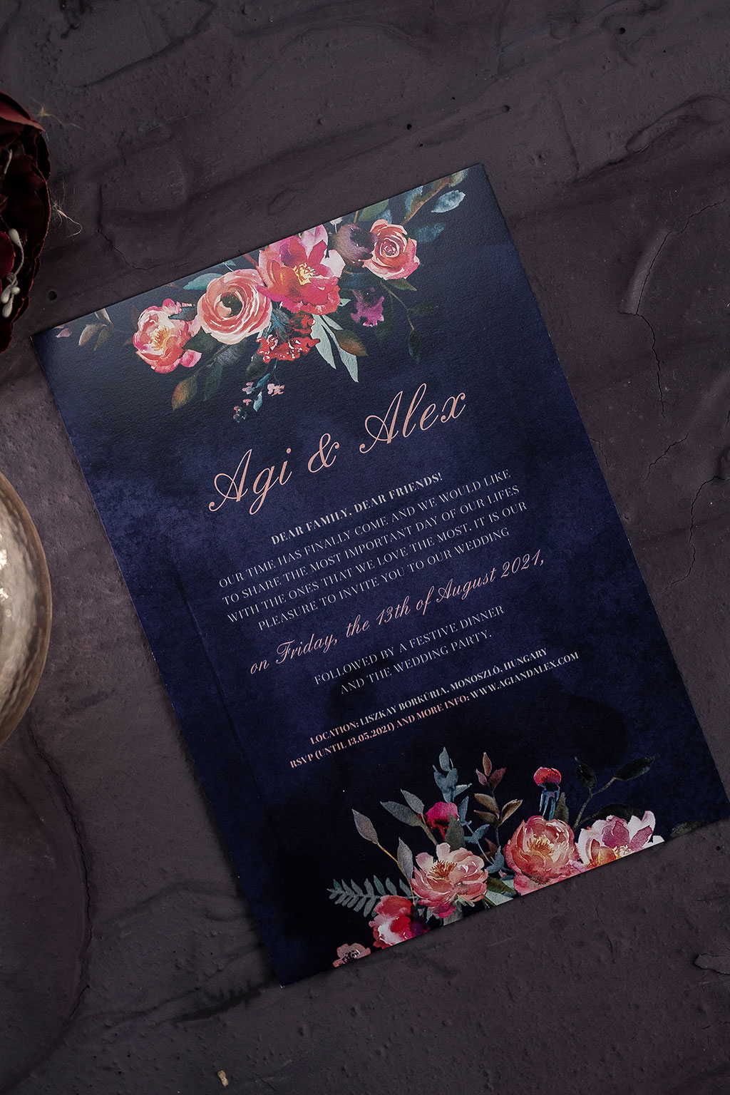 festett virágos esküvői meghívók 40 különböző grafikai témával, rengeteg választható kivitelezési formátumban és egyedi opciókkal
